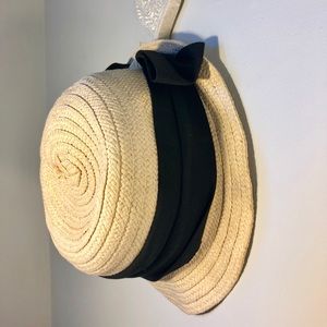 Black bow bucket straw hat